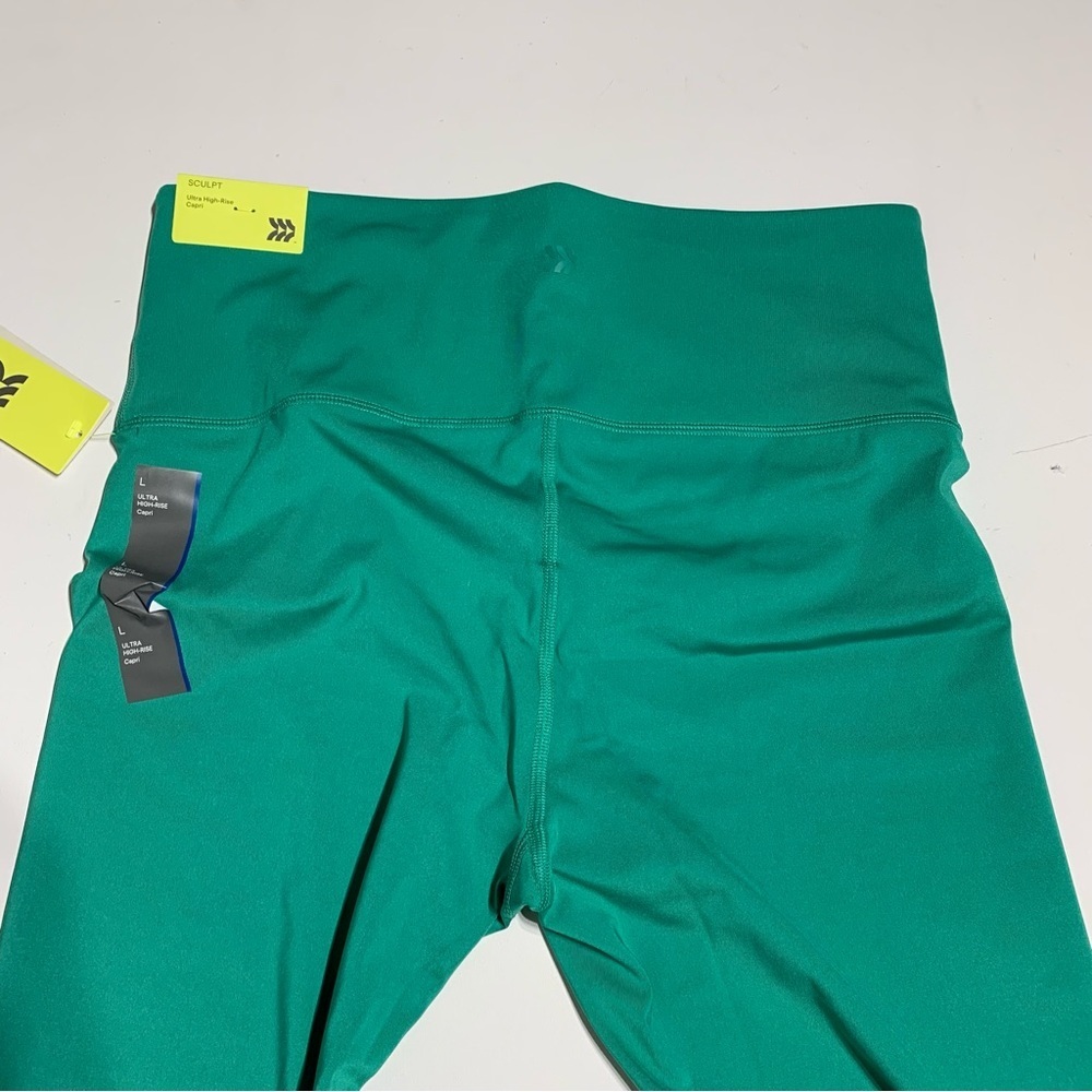 All In Motion Ultra High Rise capri leggings - Picture 5 of 10